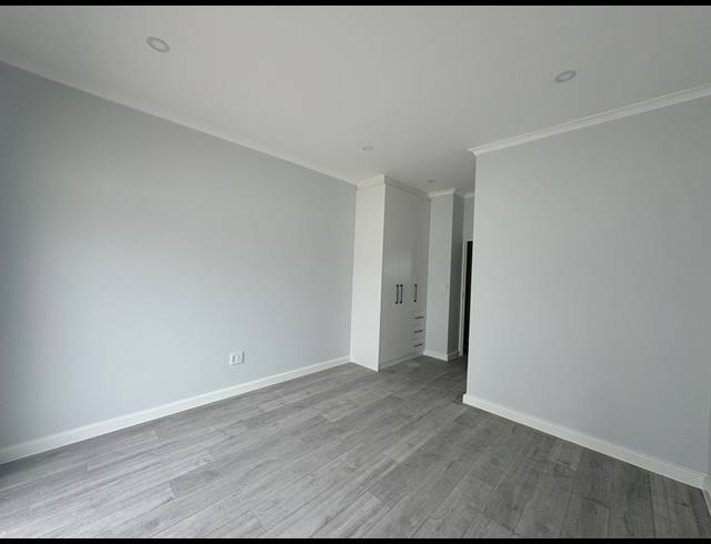 5 BEDROOM HOUSE FOR SALE IN SANDOWN
